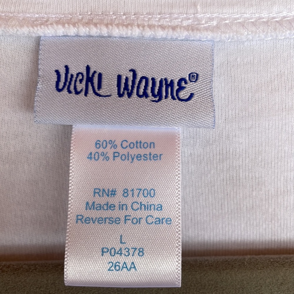 Vicki Wayne 3/4 Sleeve V-Neck White Tee Shirt. size Large. - Picture 2 of 6